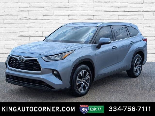 2020 Toyota Highlander XLE — photo 1 of 26