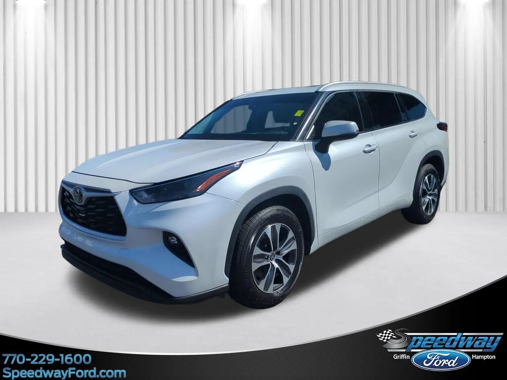 2022 Toyota Highlander XLE — photo 1 of 13