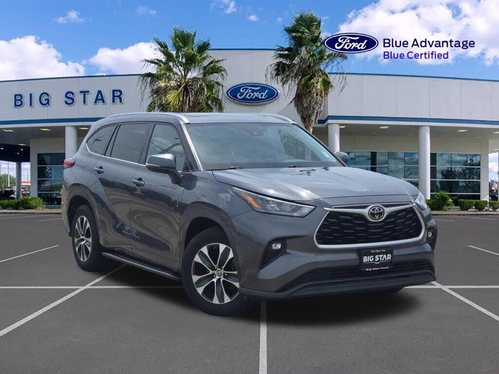 2020 Toyota Highlander XLE — photo 1 of 1