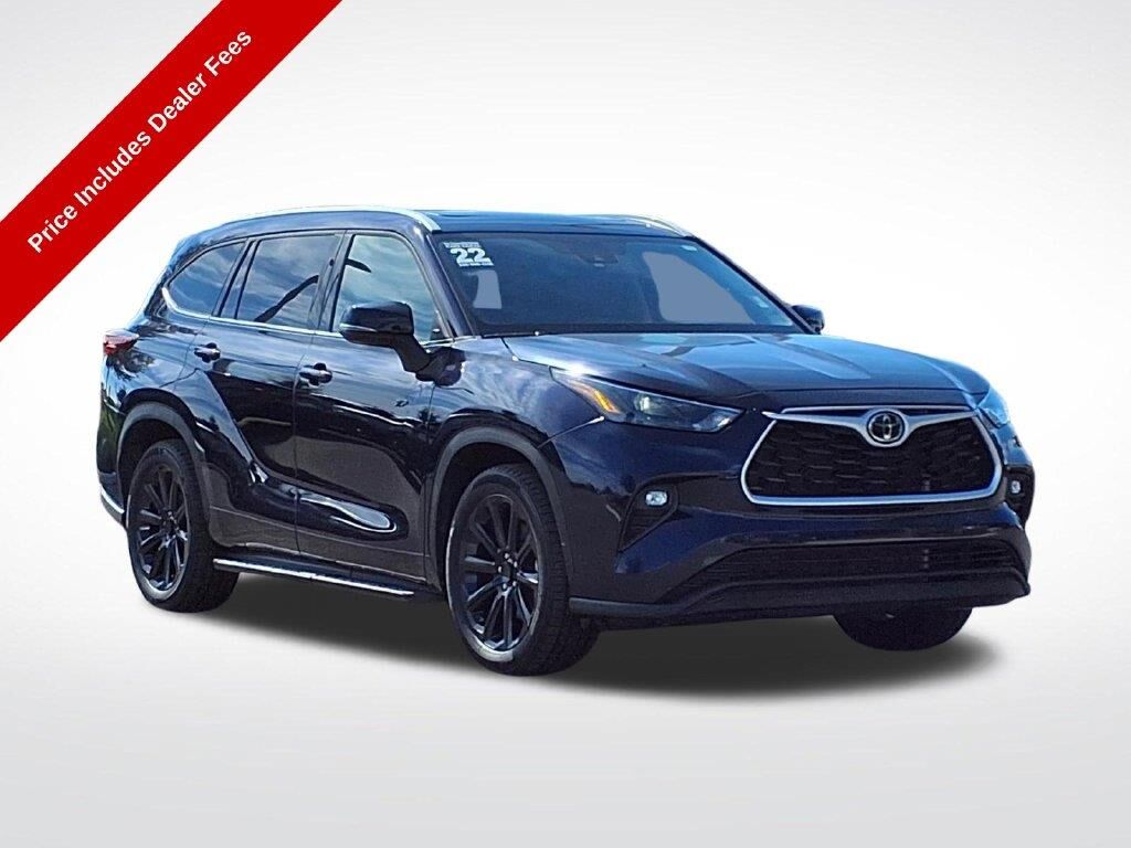 2022 Toyota Highlander XLE — photo 1 of 13