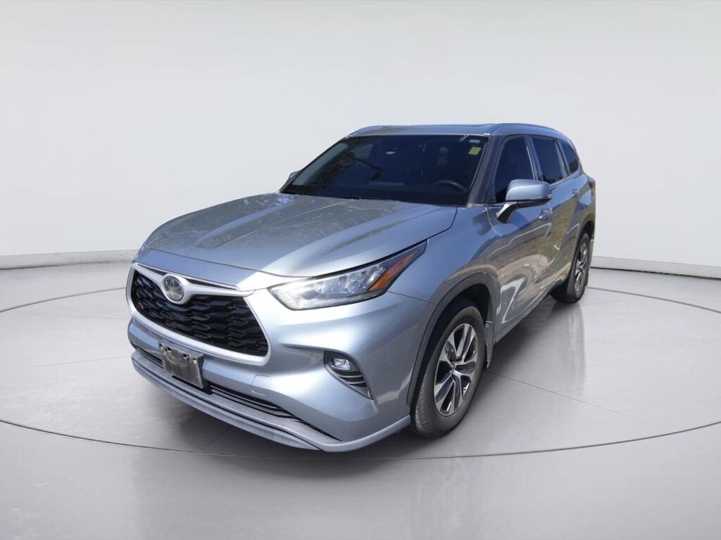 2020 Toyota Highlander XLE — photo 1 of 1