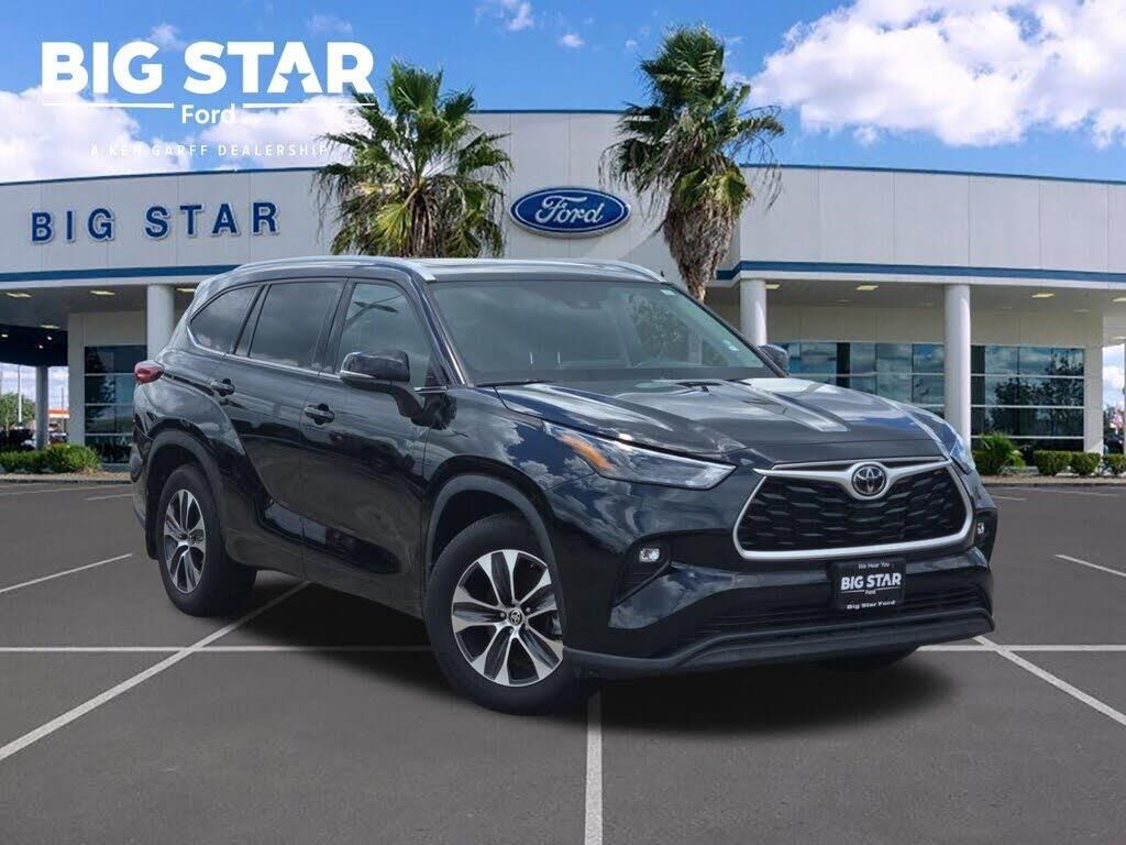 2022 Toyota Highlander XLE — photo 1 of 1