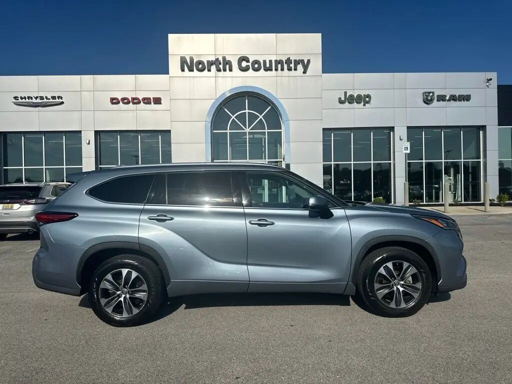 2020 Toyota Highlander XLE — photo 1 of 22