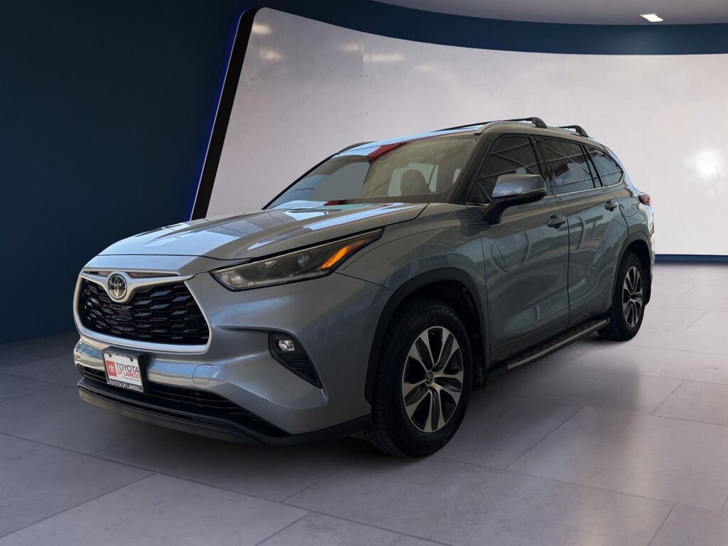 2021 Toyota Highlander XLE — photo 1 of 13