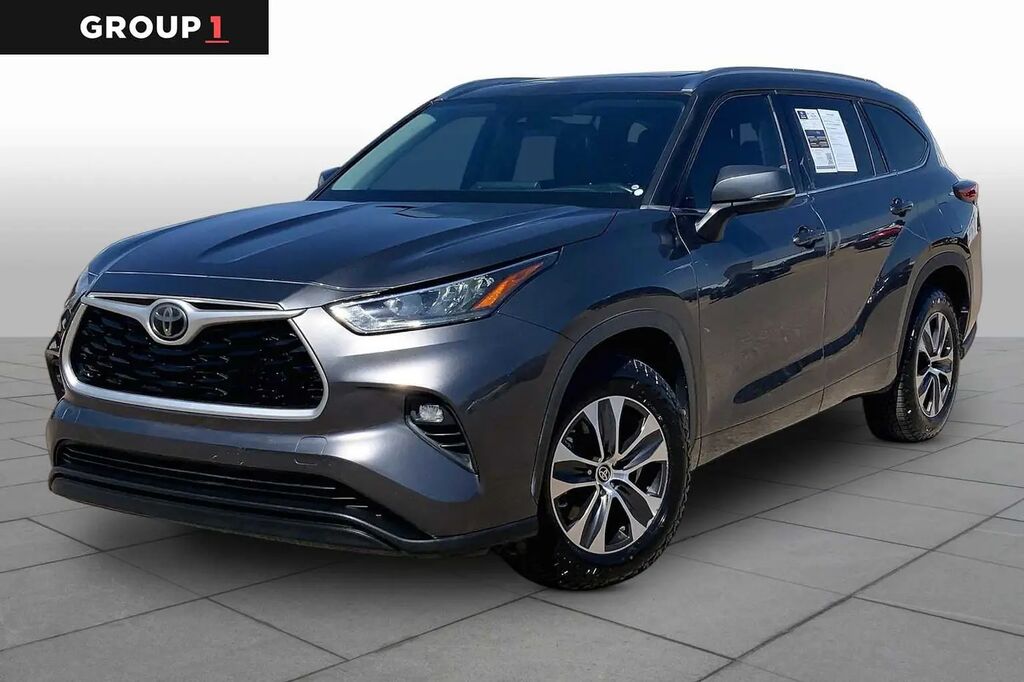 2020 Toyota Highlander XLE — photo 1 of 13