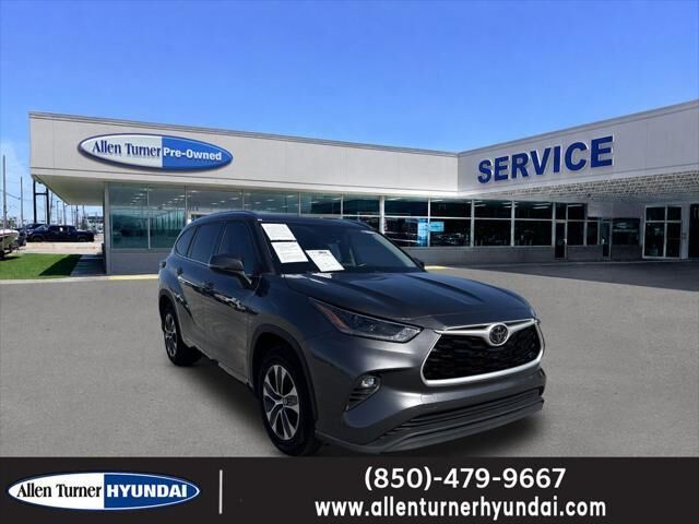 2021 Toyota Highlander XLE — photo 1 of 13