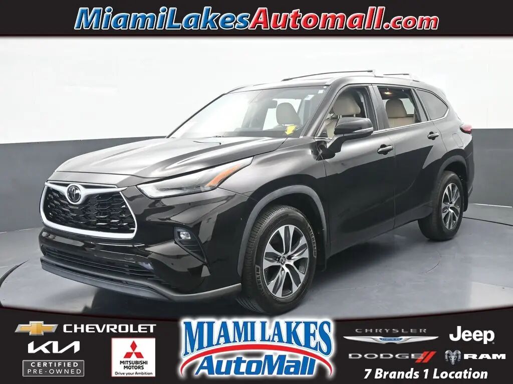 2022 Toyota Highlander XLE — photo 1 of 13