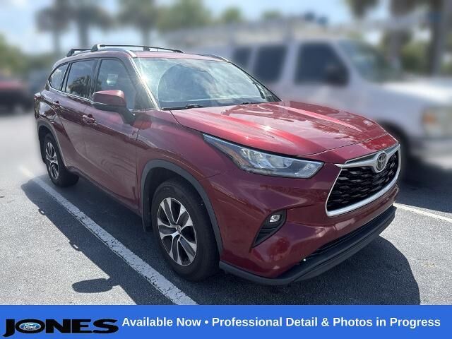2020 Toyota Highlander XLE — photo 1 of 37
