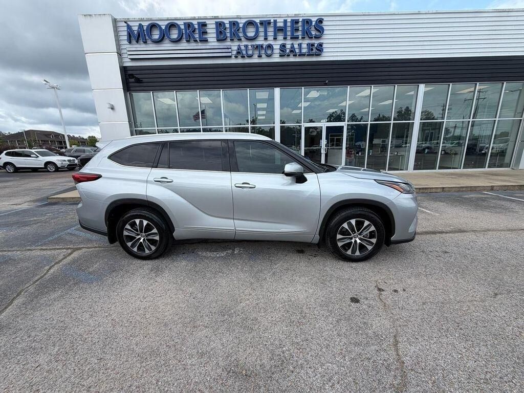 2021 Toyota Highlander — photo 1 of 11