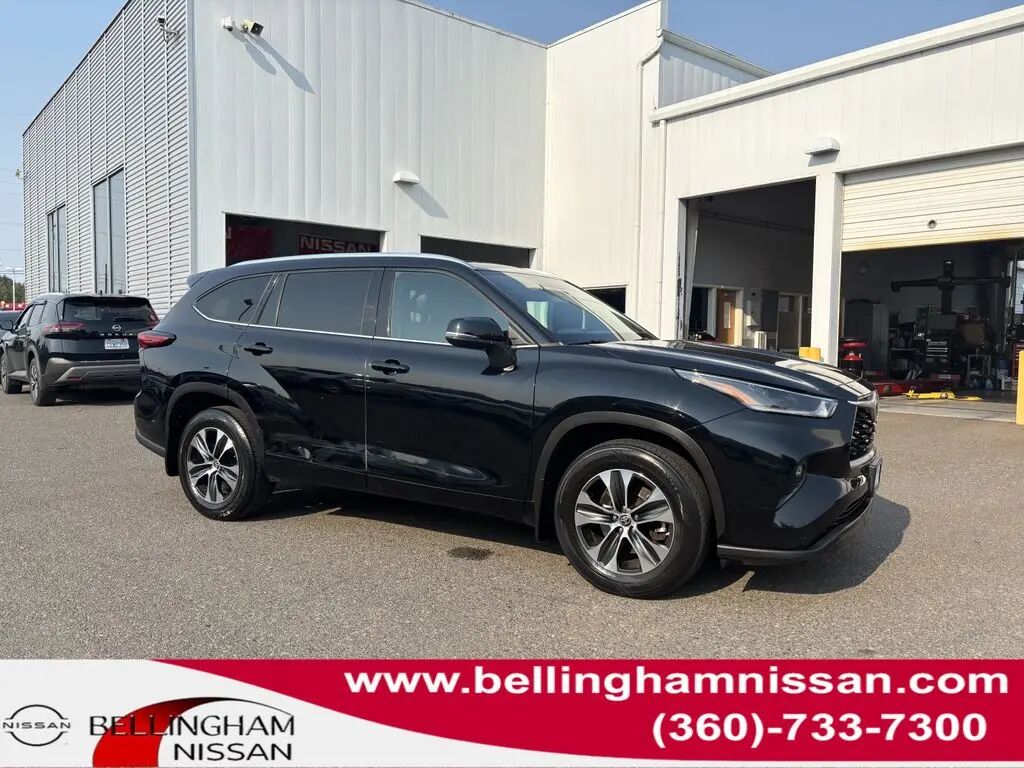2021 Toyota Highlander XLE — photo 1 of 14