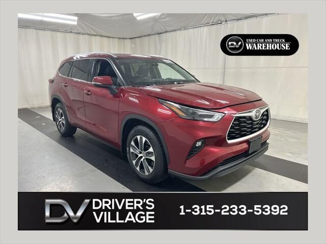 2022 Toyota Highlander XLE — photo 1 of 13