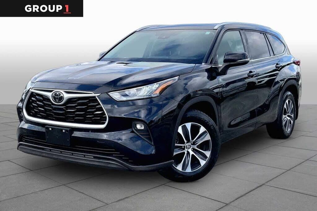 2020 Toyota Highlander XLE — photo 1 of 13