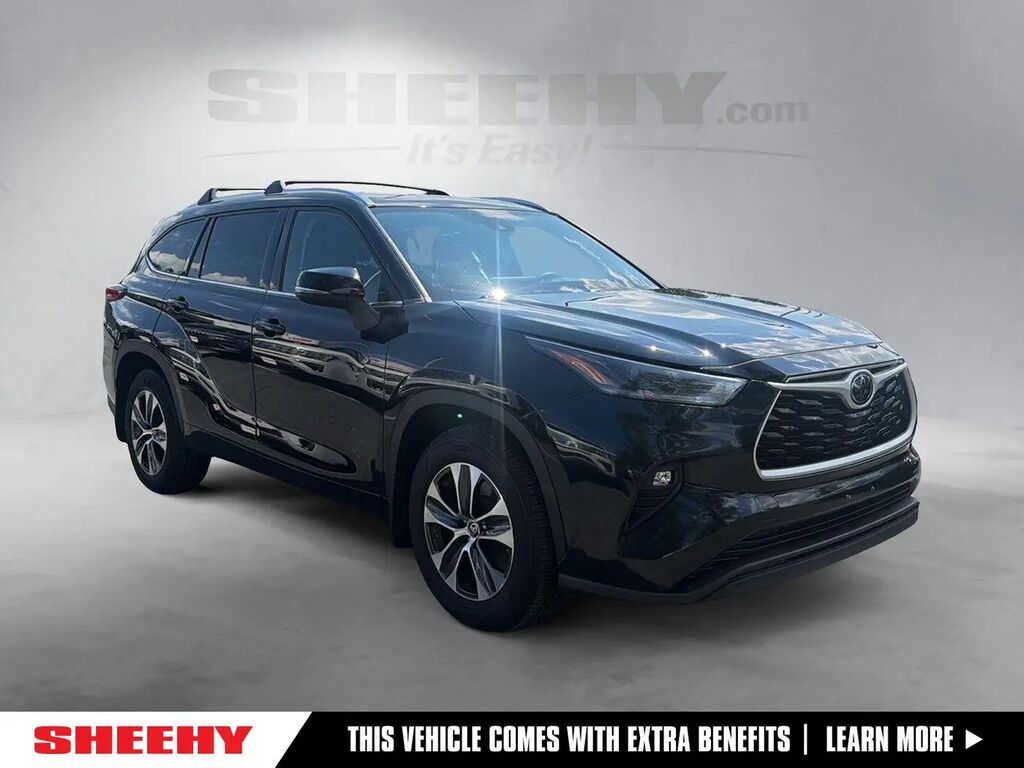 2021 Toyota Highlander XLE — photo 1 of 13