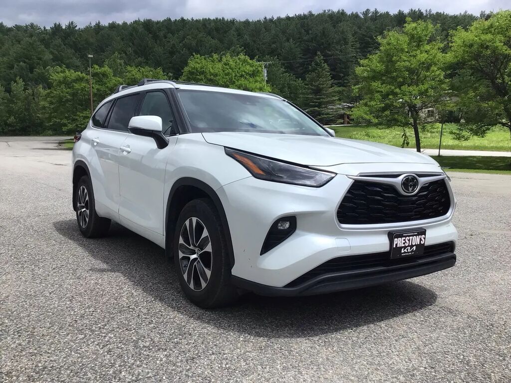 2022 Toyota Highlander XLE — photo 1 of 1