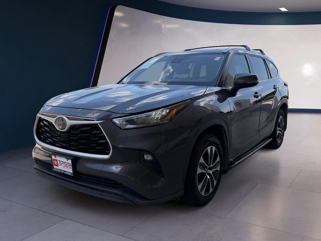 2020 Toyota Highlander XLE — photo 1 of 13