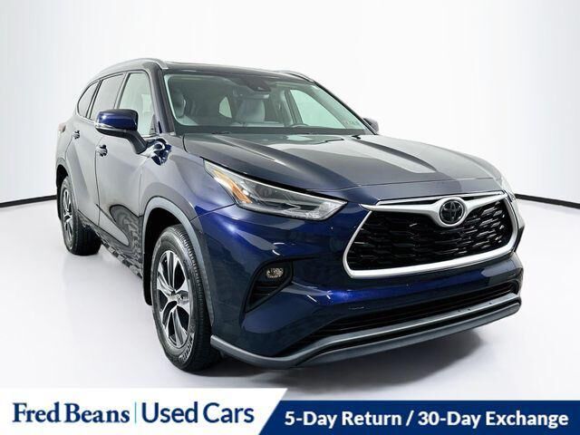 2021 Toyota Highlander XLE — photo 1 of 13