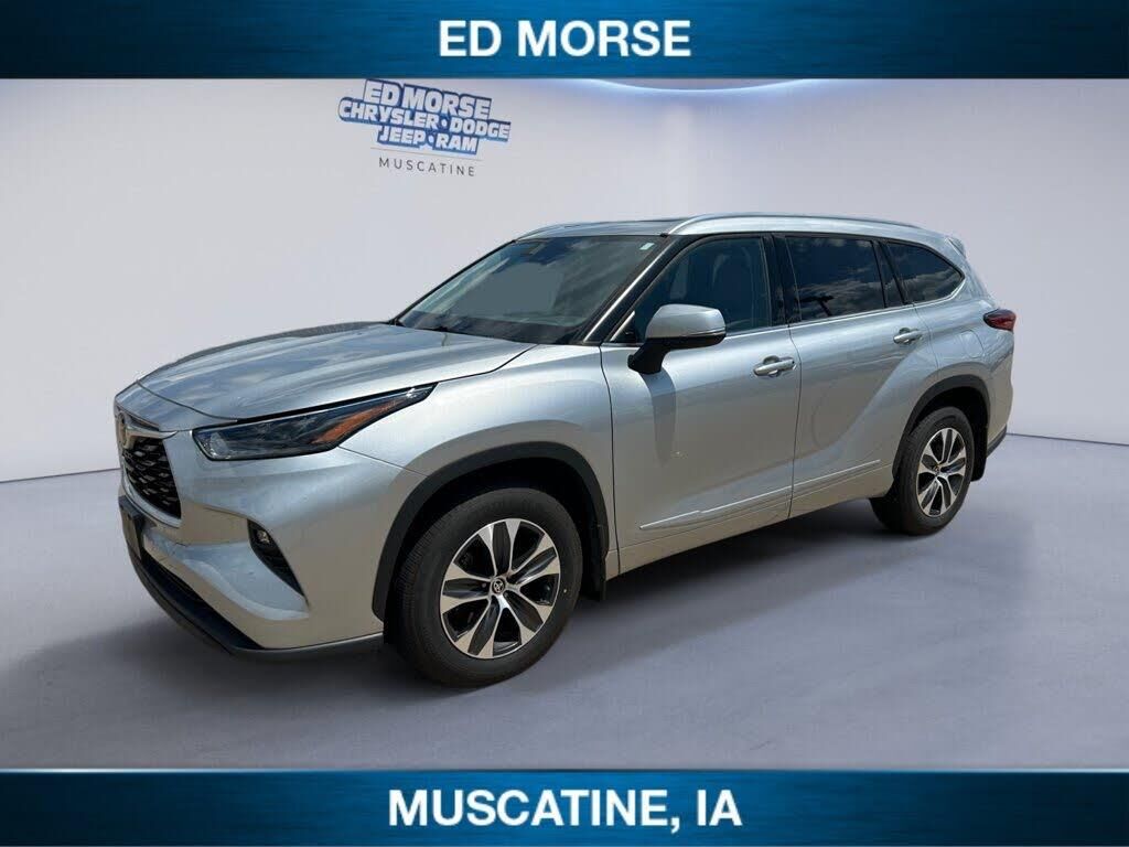 2021 Toyota Highlander XLE — photo 1 of 2