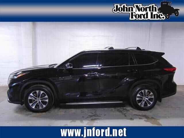 2021 Toyota Highlander XLE — photo 1 of 13