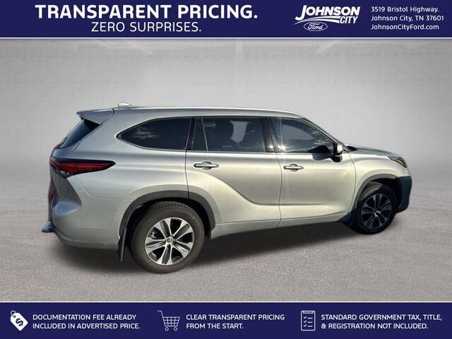 2022 Toyota Highlander XLE — photo 1 of 9