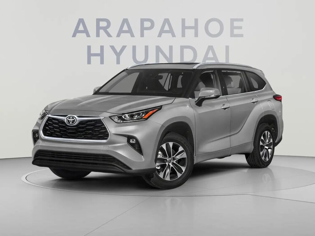 2021 Toyota Highlander XLE — photo 1 of 11