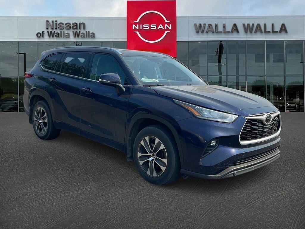 2021 Toyota Highlander XLE — photo 1 of 2