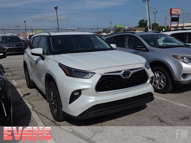 2022 Toyota Highlander XLE — photo 1 of 4