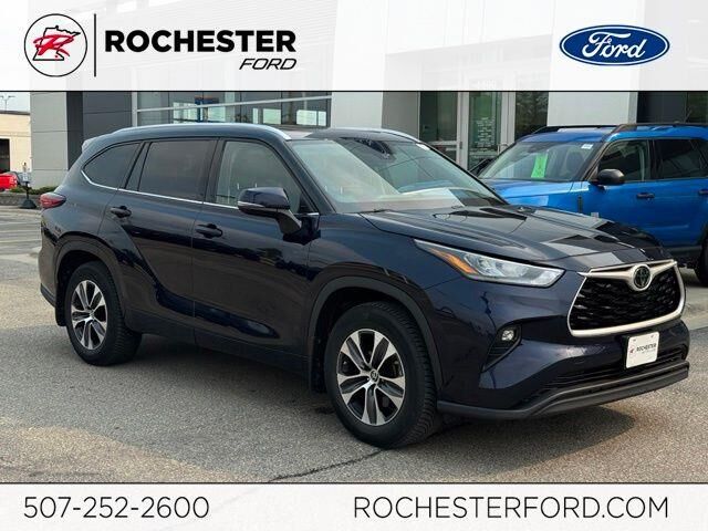 2020 Toyota Highlander XLE — photo 1 of 26