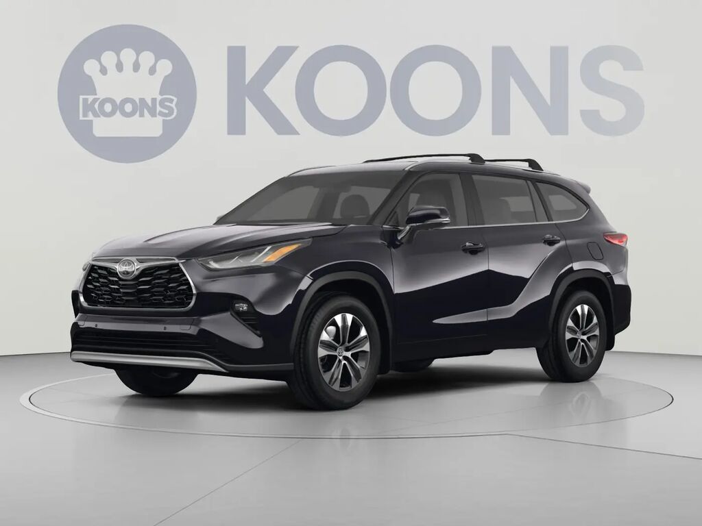 2022 Toyota Highlander XLE — photo 1 of 17