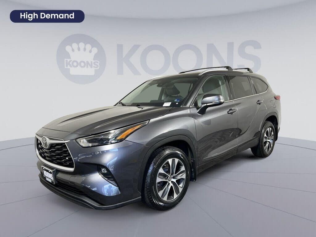 2022 Toyota Highlander XLE — photo 1 of 2