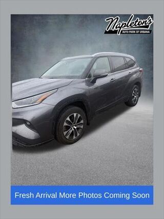 2021 Toyota Highlander XLE — photo 1 of 17