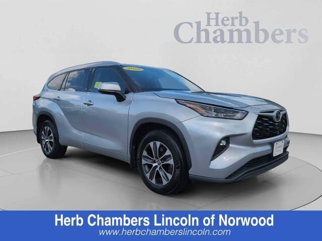 2022 Toyota Highlander XLE — photo 1 of 39