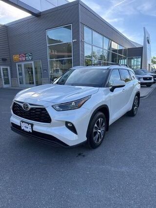 2022 Toyota Highlander XLE — photo 1 of 26