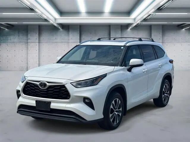 2020 Toyota Highlander XLE — photo 1 of 25