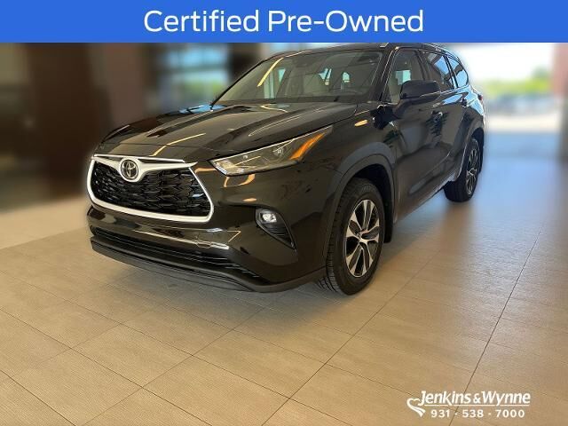 2022 Toyota Highlander XLE — photo 1 of 13