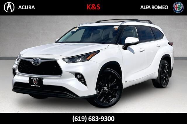 2022 Toyota Highlander Hybrid XLE — photo 1 of 13