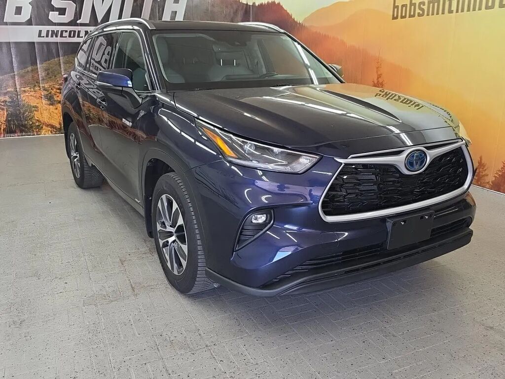 2021 Toyota Highlander Hybrid XLE — photo 1 of 13