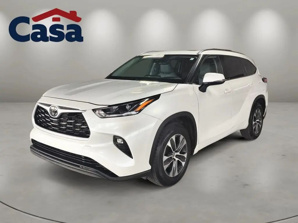 2021 Toyota Highlander XLE — photo 1 of 19