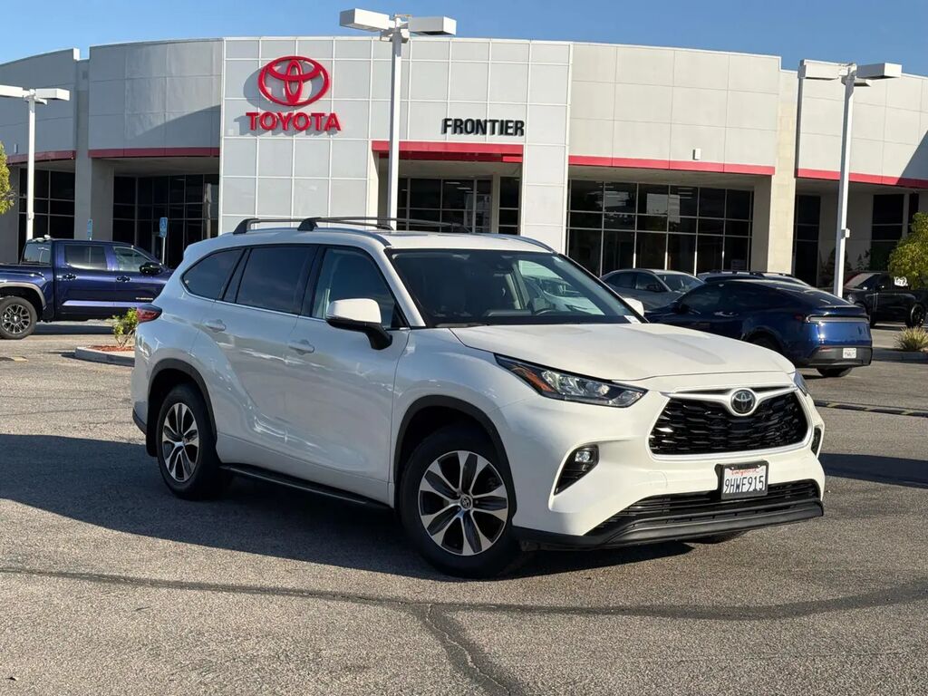 2020 Toyota Highlander XLE — photo 1 of 39