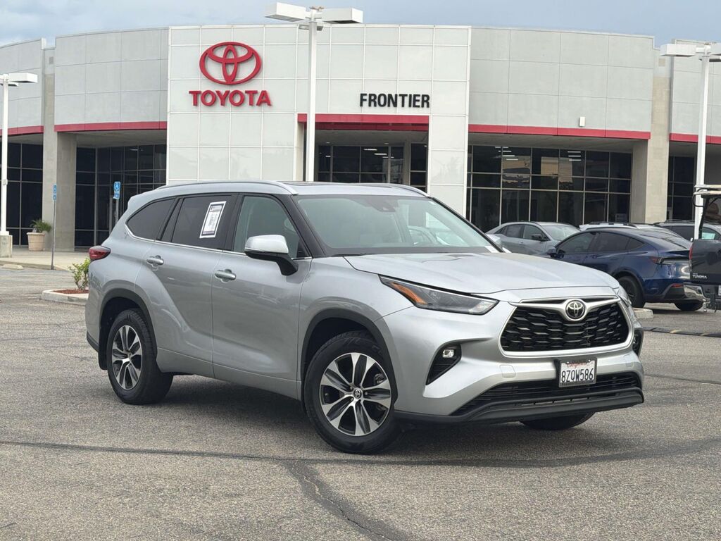 2022 Toyota Highlander XLE FWD (Natl) — photo 1 of 13