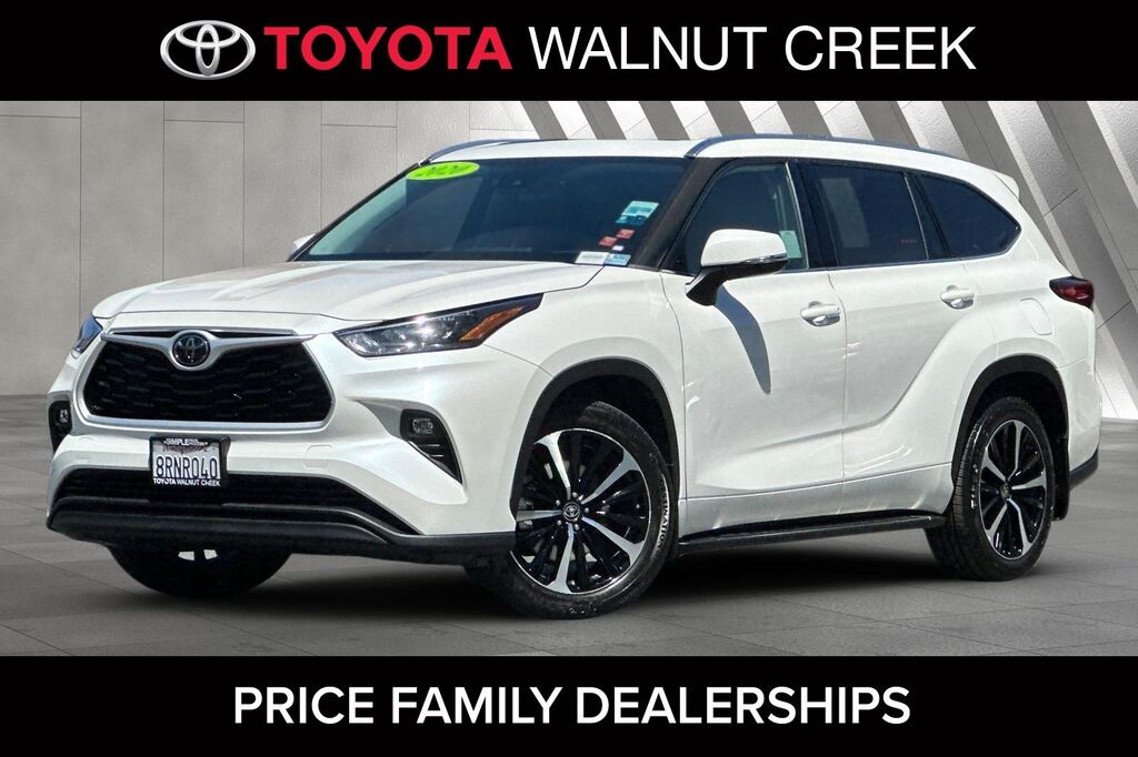 2020 Toyota Highlander XLE — photo 1 of 10