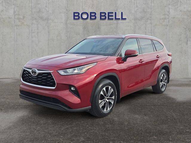 2020 Toyota Highlander XLE — photo 1 of 13