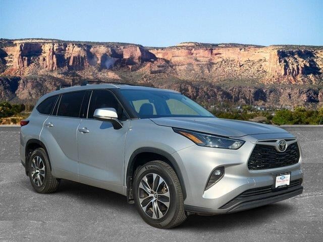2022 Toyota Highlander XLE — photo 1 of 26