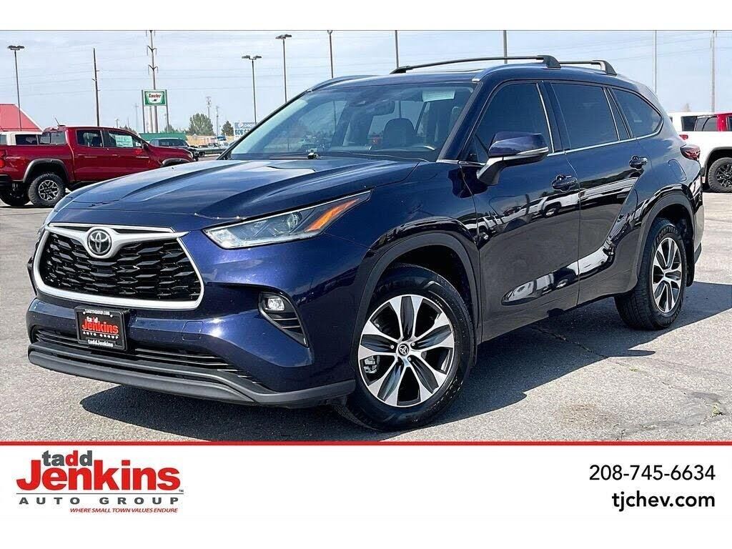 2021 Toyota Highlander XLE — photo 1 of 3