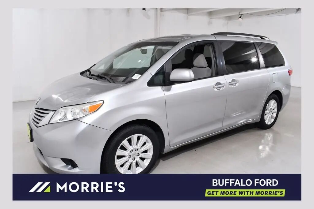2015 Toyota Sienna LE 7-Passenger — photo 1 of 26