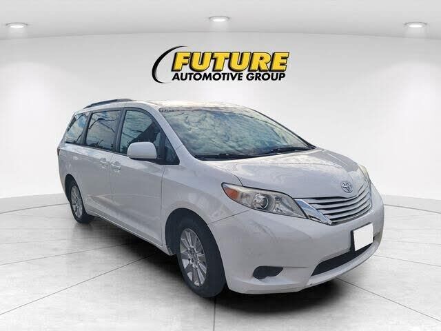 2016 Toyota Sienna LE 7-Passenger — photo 1 of 5