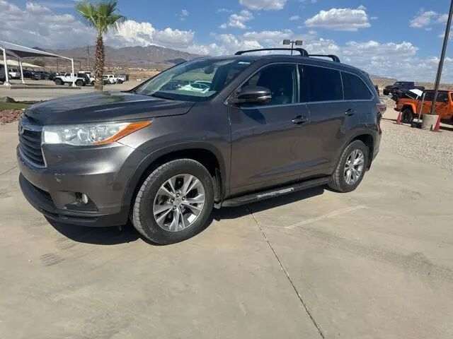 2014 Toyota Highlander XLE — photo 1 of 32