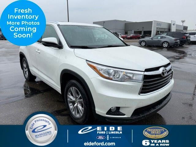 2015 Toyota Highlander XLE — photo 1 of 25