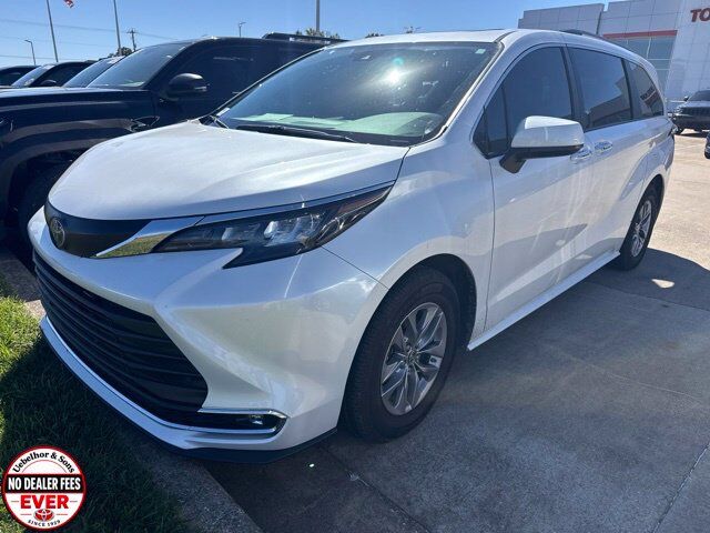 2024 Toyota Sienna XLE