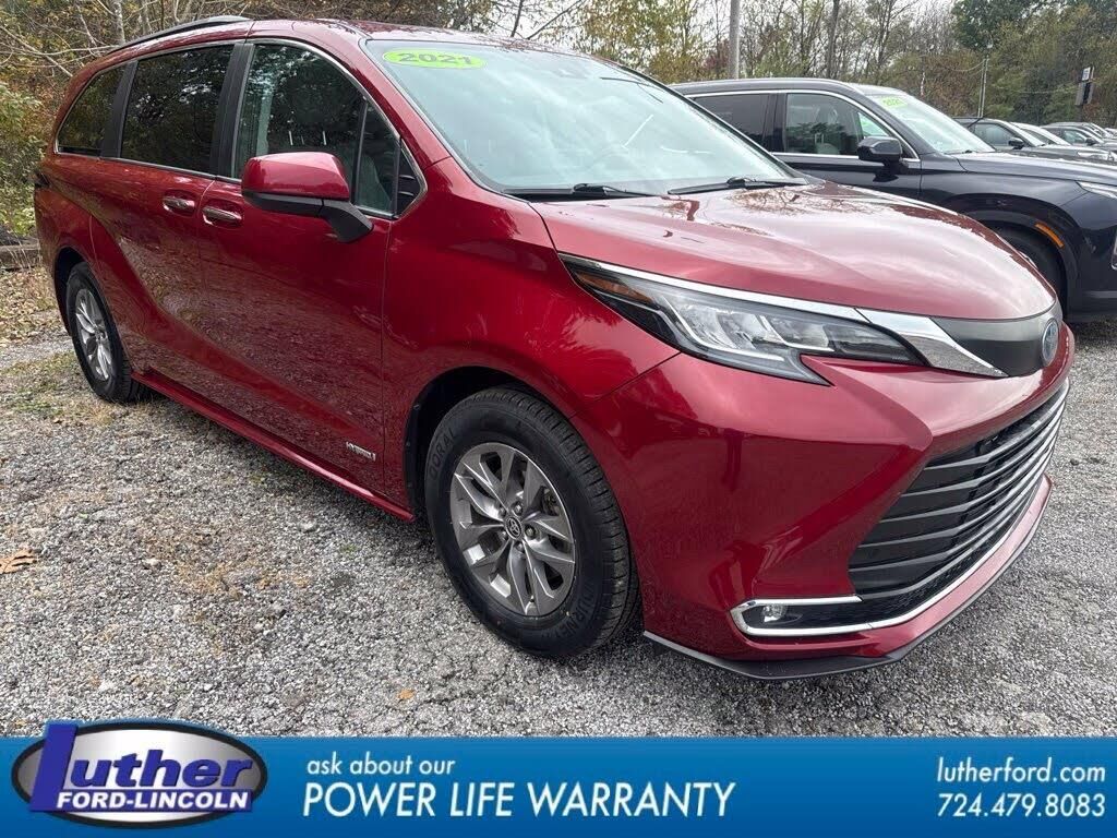 2021 Toyota Sienna XLE 7-Passenger — photo 1 of 1