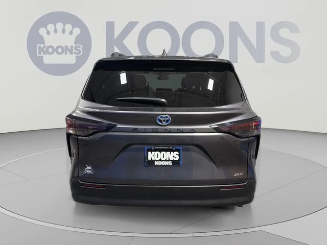 2025 Toyota Sienna XLE 8-Passenger